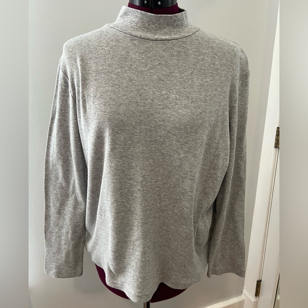 Women’s Size XL top. Brand is Croft & Barrow.